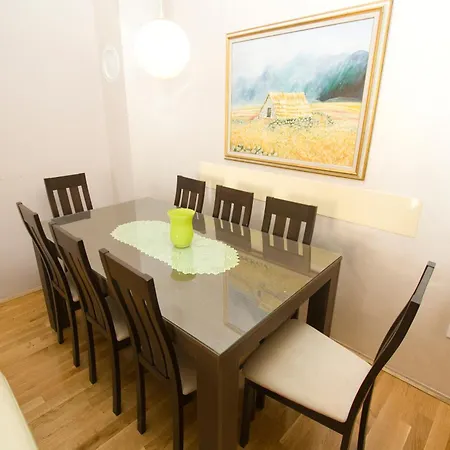 Alpeza Apartman *